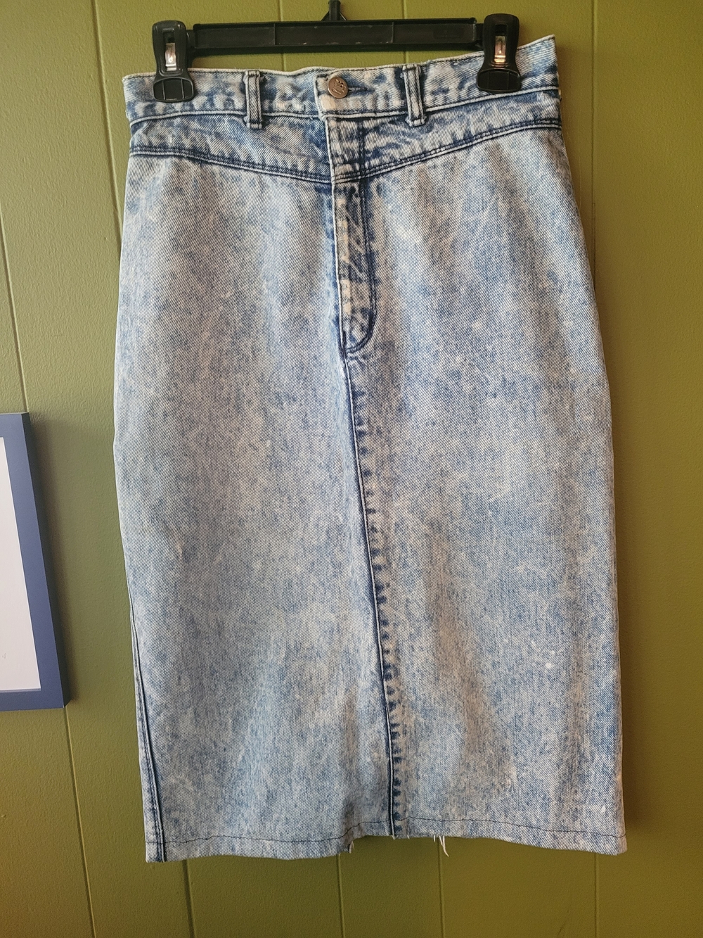 Pulse Light Blue Acid-Wash Denim Waistband Detail